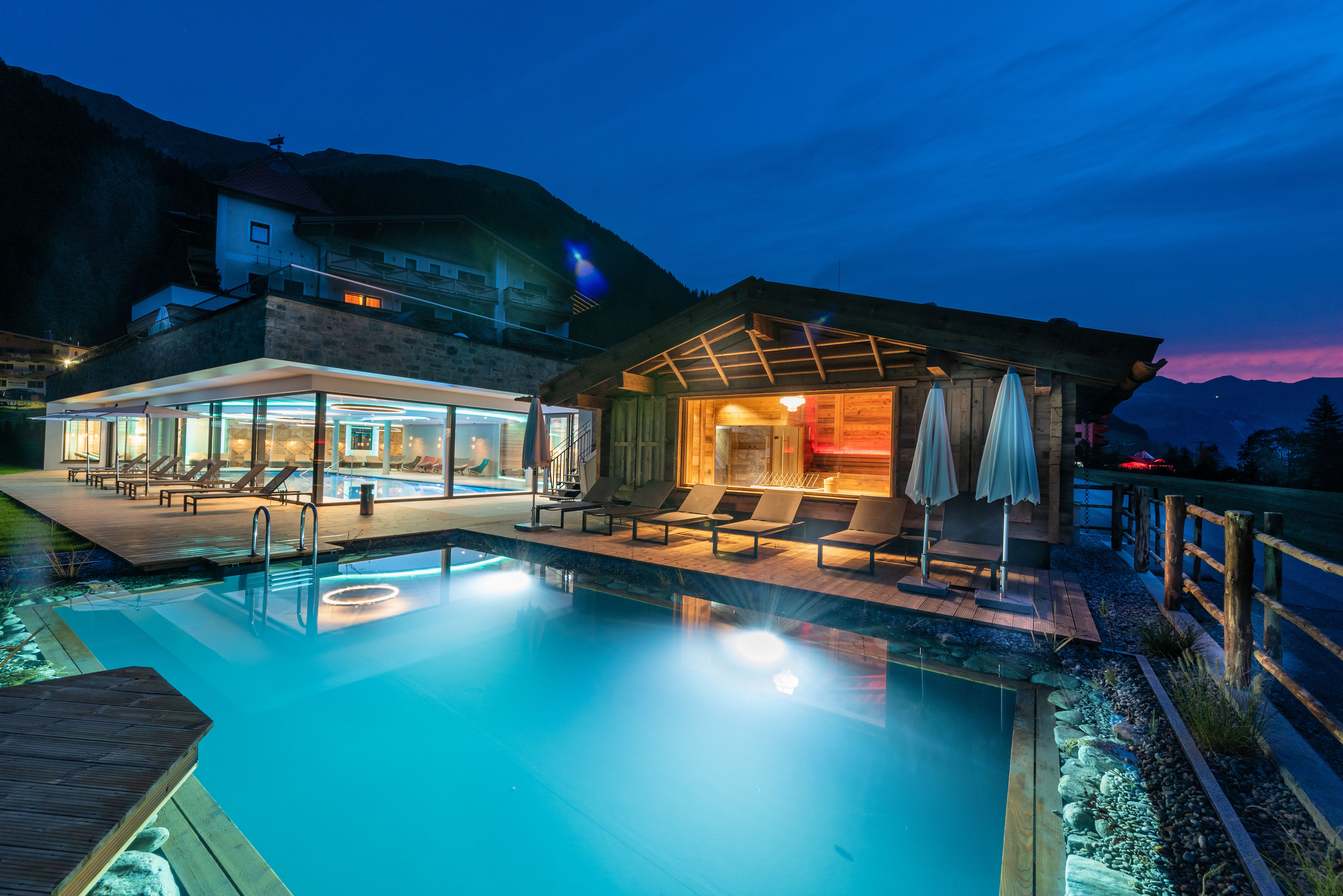 Wellnessurlaub: Außenansicht Wellnessbereich - Alpinhotel Berghaus