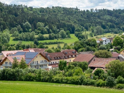 Wellnessurlaub - Pantai Luar Massage - Höttingen - Hotel Dirsch Wellness  Spa Resort Naturpark Altmühltal