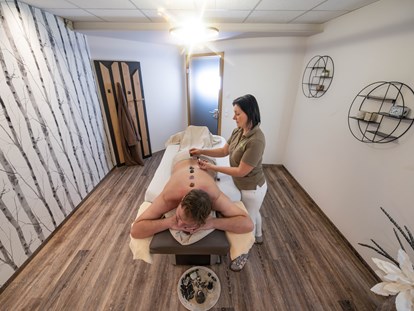 Wellnessurlaub - Ayurveda Massage - Vielfältiges Anwendungsangebot - Landrefugium Obermüller | SPA & Naturresort | 360 ° Glück | 4,5 Sterne
