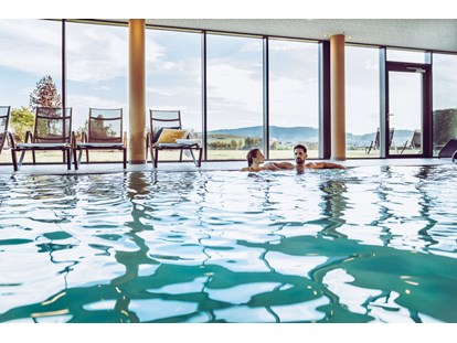 Wellnessurlaub - Pools: Außenpool beheizt - Panorama-Hallenbad  - Landrefugium Obermüller | SPA & Naturresort | 360 ° Glück | 4,5 Sterne