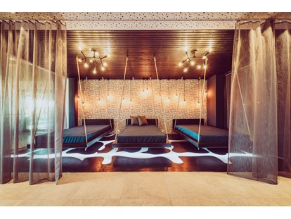 Wellnessurlaub - Ayurveda Massage - Ansprechende Ruheräume mit zahlreichen Rückzugsmöglichkeiten - Landrefugium Obermüller | SPA & Naturresort | 360 ° Glück | 4,5 Sterne
