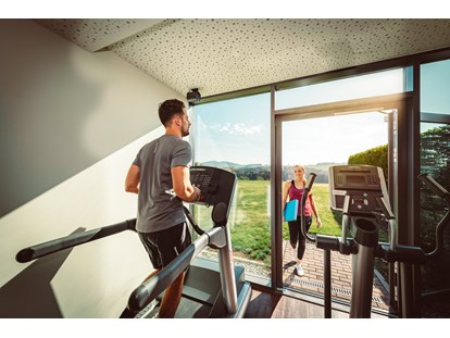 Wellnessurlaub - Hotelbar - Fit und aktiv bleiben - Kleiner Fitnessraum 7-22 Uhr geöffnet - Landrefugium Obermüller | SPA & Naturresort | 360 ° Glück | 4,5 Sterne
