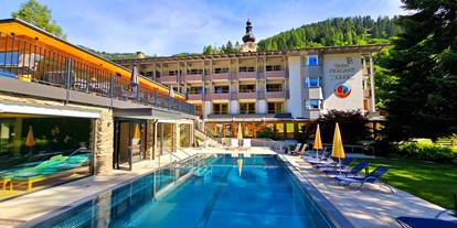 Wellnessurlaub - Pools: Infinity Pool - Neuprießenegg - Hotel Sommer mit Aussenpool - Evicent Hotel Prägant****