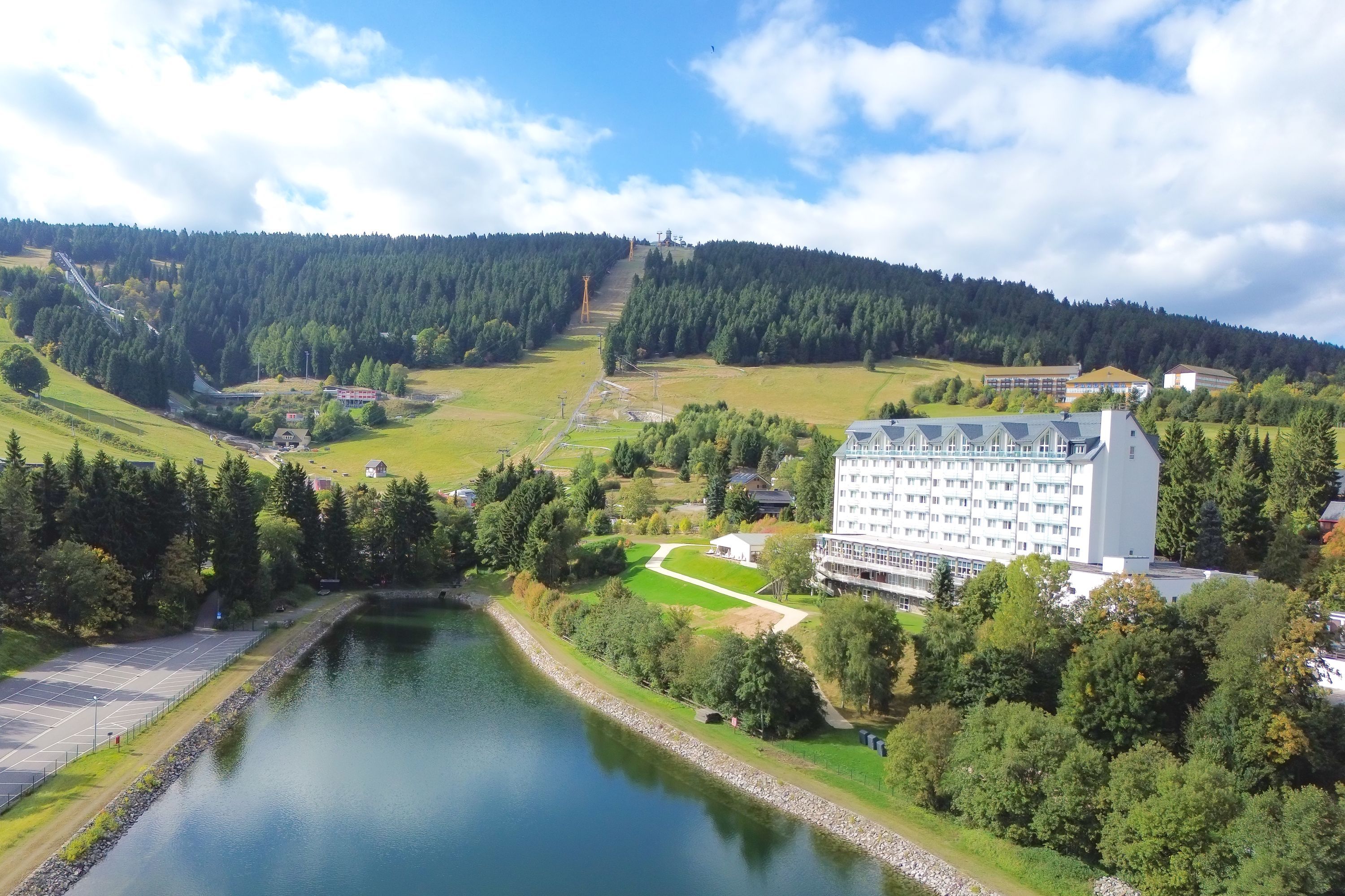 Wellnesshotel - Außenansicht im Sommer - Best Western Ahorn Hotel Oberwiesenthal - Adults Only