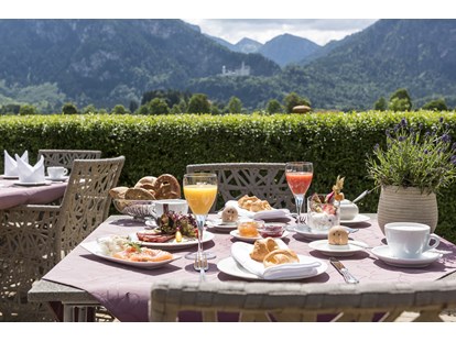 Wellnessurlaub - Hotel-Schwerpunkt: Wellness & Romantik - Bad Wörishofen - Frühstück mit Blick auf Schloss Neuschwanstein - Hotel Das Rübezahl