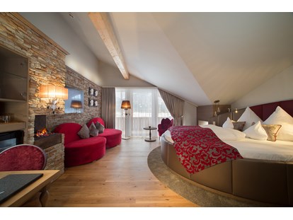 Wellnessurlaub - Umgebungsschwerpunkt: Therme - Premium Suite RosenReich mit Sauna und Whirlpool - Hotel Das Rübezahl