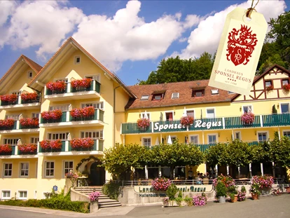 Wellnessurlaub - Parkplatz: kostenlos beim Hotel - Höchstadt an der Aisch - Herzlich willkommen in Ihrem Wellnesshotel Sponsel-Regus - Landhaus Sponsel-Regus
