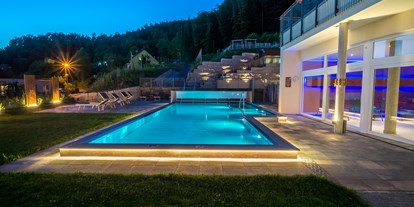 Wellnessurlaub - Hotel-Schwerpunkt: Wellness & Kulinarik - Deutschland - Infinity-Außenpool mit ganzjährigen 32°C Wassertamparatur. - Landhaus Sponsel-Regus