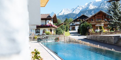 Wellnessurlaub - Pools: Außenpool beheizt - Zugspitze - Hotel Sonnenspitze