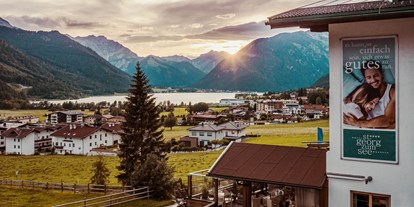 Wellnessurlaub - Hotel-Schwerpunkt: Wellness & Beauty - Tirol - Familiengeführtes 4 Sterne Hotel in Maurach am Achensee. Mit Blick auf den See und die Berge.  - Hotel St. Georg zum See