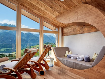 Wellnessurlaub - Rücken-Nacken-Massage - Ruhebereich SKY-Spa - Hotel Tirol