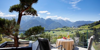 Wellnessurlaub - Hot Stone - Sonnenterrasse am Dach - Hotel Tirol
