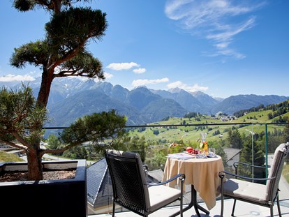 Wellnessurlaub - Restaurant - Sonnenterrasse am Dach - Hotel Tirol
