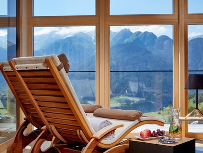Wellnessurlaub - Rücken-Nacken-Massage - Ruhebereich  - Hotel Tirol