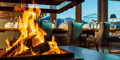 Wellnessurlaub - Restaurant - SKY-Table mit Kamin  - Hotel Tirol