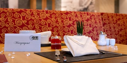 Wellnessurlaub - Maniküre/Pediküre - Nauders - Frühstückstisch - mein romantisches Hotel Garni Toalstock
