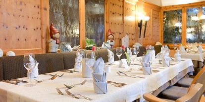 Wellnessurlaub - Ayurveda Massage - Gemütliche Restaurant-Räume - Hotel Tyrol am Haldensee