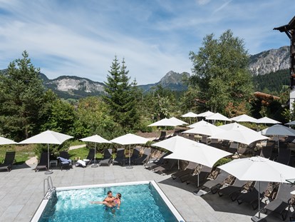 Wellnessurlaub - Pools: Außenpool beheizt - Sonthofen - Außenpool beheizt - Hotel Tyrol am Haldensee