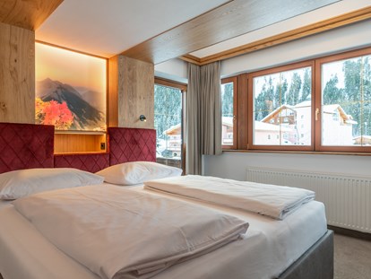 Wellnessurlaub - Pools: Außenpool beheizt - Fiss Fiss - Hotel Tyrol am Haldensee