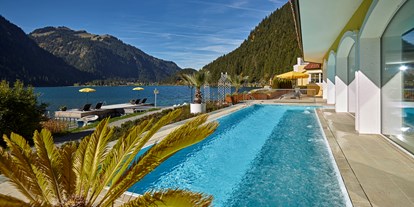 Wellnessurlaub - Wirbelsäulenmassage - Seefeld in Tirol - Außenpool - Hotel Via Salina
