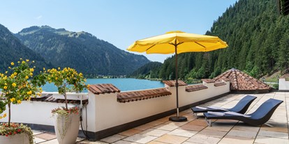 Wellnessurlaub - Wirbelsäulenmassage - Oberstaufen - Sonnenterrasse - Hotel Via Salina