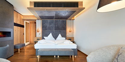 Wellnessurlaub - Finnische Sauna - Fügen - Bestehendes trifft auf Neues. Die Tradition lebt in den stillen Materialien. Der Stil ist schlicht, elegant und modern. So sind die Zimmer und Suiten im wöscherhof. - Hotel Wöscherhof