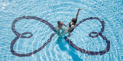 Wellnessurlaub - Wassergymnastik - Fügen - der TIEF UNTEN_ON POINT. Wellnessbereich ist für Groß und Klein. Hier kannst du mit deinen Liebsten entspannen und plantschen. - Hotel Wöscherhof