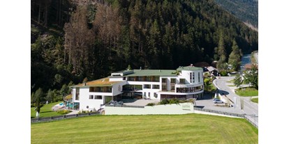 Wellnessurlaub - Klassifizierung: 4 Sterne S - Kaprun Fürth - Hotelansicht Sommer - Hotel Zedern Klang