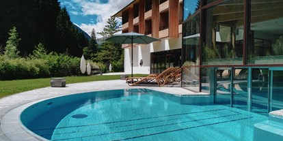 Wellnessurlaub - Pools: Außenpool beheizt - Gsies - Pool - Hotel Zedern Klang
