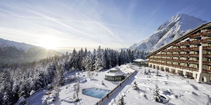 Wellnessurlaub - Textilsauna - Kühtai - Außenansicht Winter Interalpen-Hotel Tyrol  - Interalpen-Hotel Tyrol