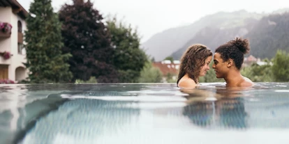 Wellnessurlaub - Pools: Infinity Pool - Untermieming - Gartenhotel Linde