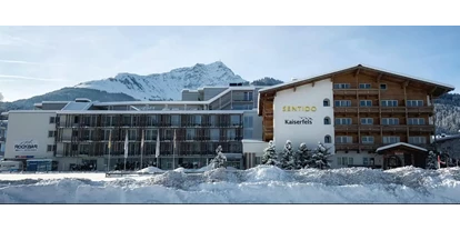 Wellnessurlaub - Kinderbetreuung - Hütten (Leogang) - Außenansicht Winter - Sentido alpenhotel Kaiserfels