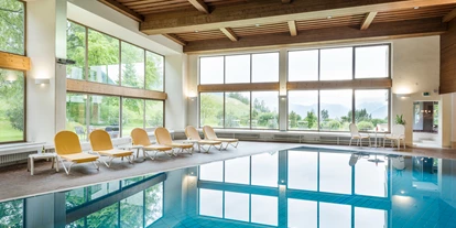 Wellnessurlaub - Nuad Thai Yoga Körperarbeit - Wallgau - Panorama-Pool im Alpenwelt SPA - Inntalerhof - DAS Panoramahotel