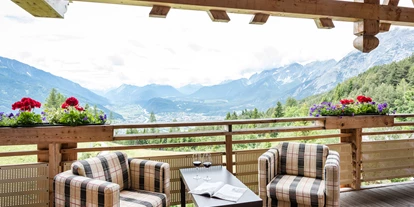 Wellnessurlaub - Honigmassage - Mittenwald - Balkon mit Aussicht - Inntalerhof - DAS Panoramahotel