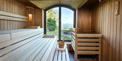 Wellnessurlaub - Kräutermassage - Telfes im Stubai - Panorama-Sauna im Alpenwelt SPA - Inntalerhof - DAS Panoramahotel