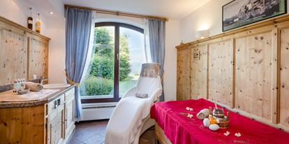 Wellnessurlaub - Rücken-Nacken-Massage - Tirol - Kosmetik & Beauty im Alpenwelt SPA - Inntalerhof - DAS Panoramahotel