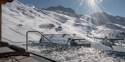 Wellnessurlaub - Wirbelsäulenmassage - Tiroler Oberland - Infinity Pool - SKI | GOLF | WELLNESS Hotel Riml****S