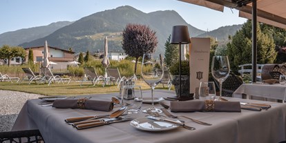 Wellnessurlaub - Wirbelsäulenmassage - Mayrhofen (Mayrhofen) - Abendessen auf der Sonnenterrasse - Sport- und Wellnesshotel Held****s