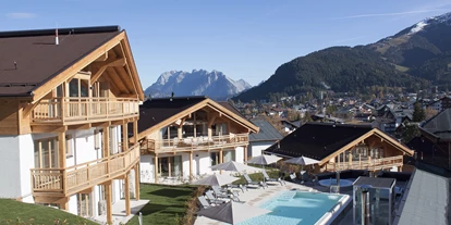 Wellnessurlaub - Hotel-Schwerpunkt: Wellness & Skifahren - Mittenwald - Außenpool - Mountains Hotel