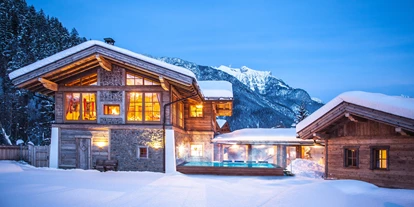 Wellnessurlaub - Pools: Innenpool - Bad Tölz - Verwöhnhotel Kristall - Ihr Wellnesshotel für Erwachsene in Tirol - Verwöhnhotel Kristall - Wellnesshotel für Erwachsene am Achensee