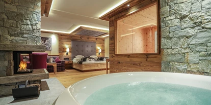 Wellnessurlaub - Außensauna - Wallgau - Luxus-Wellness-Suiten mit eigener Sauna und Whirlpool im Zimmer - Verwöhnhotel Kristall - Wellnesshotel für Erwachsene am Achensee