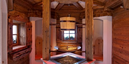 Wellnessurlaub - Aromatherapie - Fügen - Kräuterstadl-Sauna auf der Kristall Wellnessalm - Verwöhnhotel Kristall - Wellnesshotel für Erwachsene am Achensee