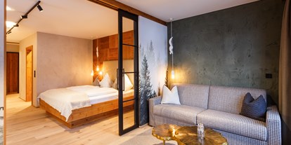 Wellnessurlaub - Hotel-Schwerpunkt: Wellness & Beauty - Kitzbühel - Komfort Suite "Fichtenwald" - Landhotel Schermer