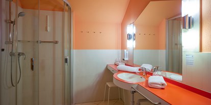 Wellnessurlaub - Umgebungsschwerpunkt: am Land - Gaißach - Badezimmer - Vivea 4* Hotel Bad Häring