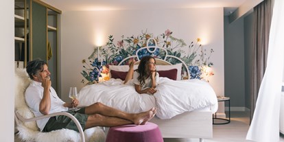 Wellnessurlaub - Bettgrößen: Doppelbett - Fiss - Unsere Premium Superior Doppelzimmer großzügig und modern zum relaxen  - Wellnesshotel ...liebes Rot-Flüh