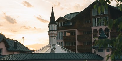 Wellnessurlaub - Ganzkörpermassage - Seefeld in Tirol - Abendstimmung - Cinderella Castle - Wellnesshotel ...liebes Rot-Flüh