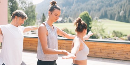 Wellnessurlaub - Meridian Bürstenmassage - Ehrwald - Yoga im Wellnesshotel ...liebes Rot-Flüh im Tannheimer Tal in Tirol - Wellnesshotel ...liebes Rot-Flüh