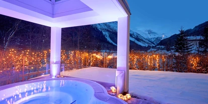 Wellnessurlaub - Bettgrößen: Queen Size Bett - Steinhaus im Ahrntal - Outdoor Sole Whirlpool - Adler Inn - ADLER INN Tyrol Mountain Resort