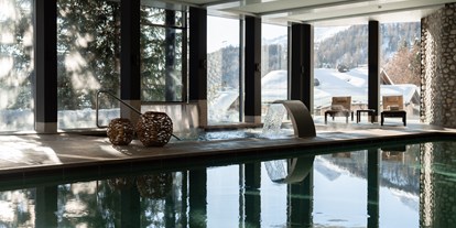 Wellnessurlaub - Ganzkörpermassage - Schweiz - Spa Innenpool - Carlton Hotel