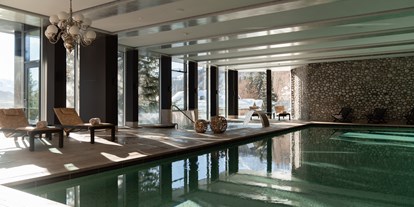 Wellnessurlaub - Kräutermassage - Schweiz - Spa Innenpool - Carlton Hotel